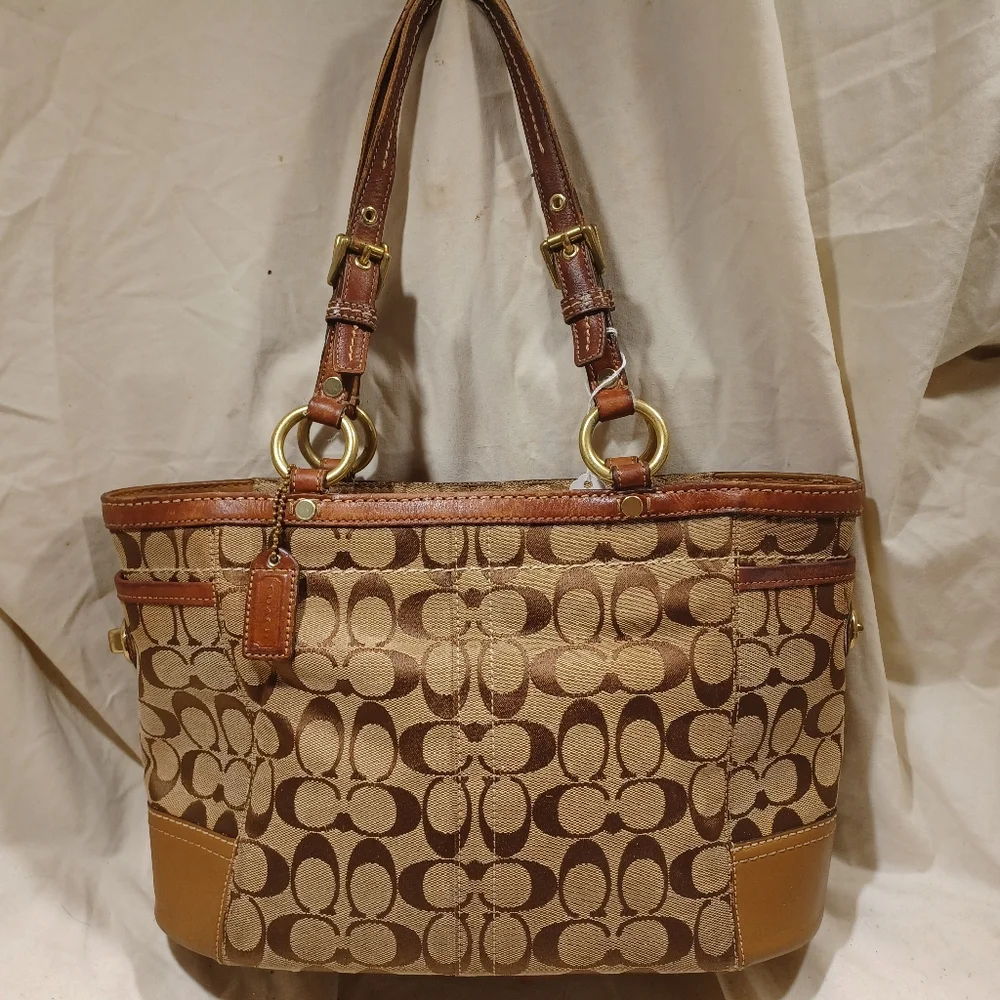 Coach gallery tote - Picture 1 of 15